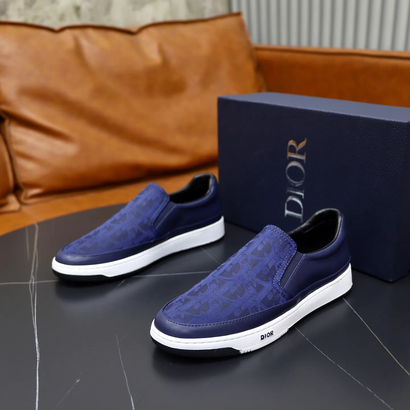 Ex-factory price: 420💰🙅‍♂️🙅‍♂️🙅‍♂️ Brand: Dior DIOR Standard code: 38-44 (45 customized) Grade: Same as the official website Material: Original material splicing Comfortable and breathable lining Lightweight and wear-resistant sports outsole Style category: Men's fashionable casual shoes Running sneakers Distinguished luxury brand elements Top luxury Color: actual picture color